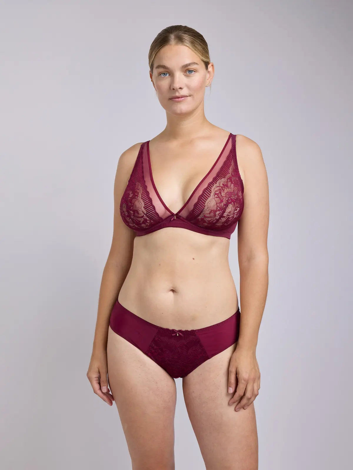 Tumepunased klassikalise lõikega aluspüksid