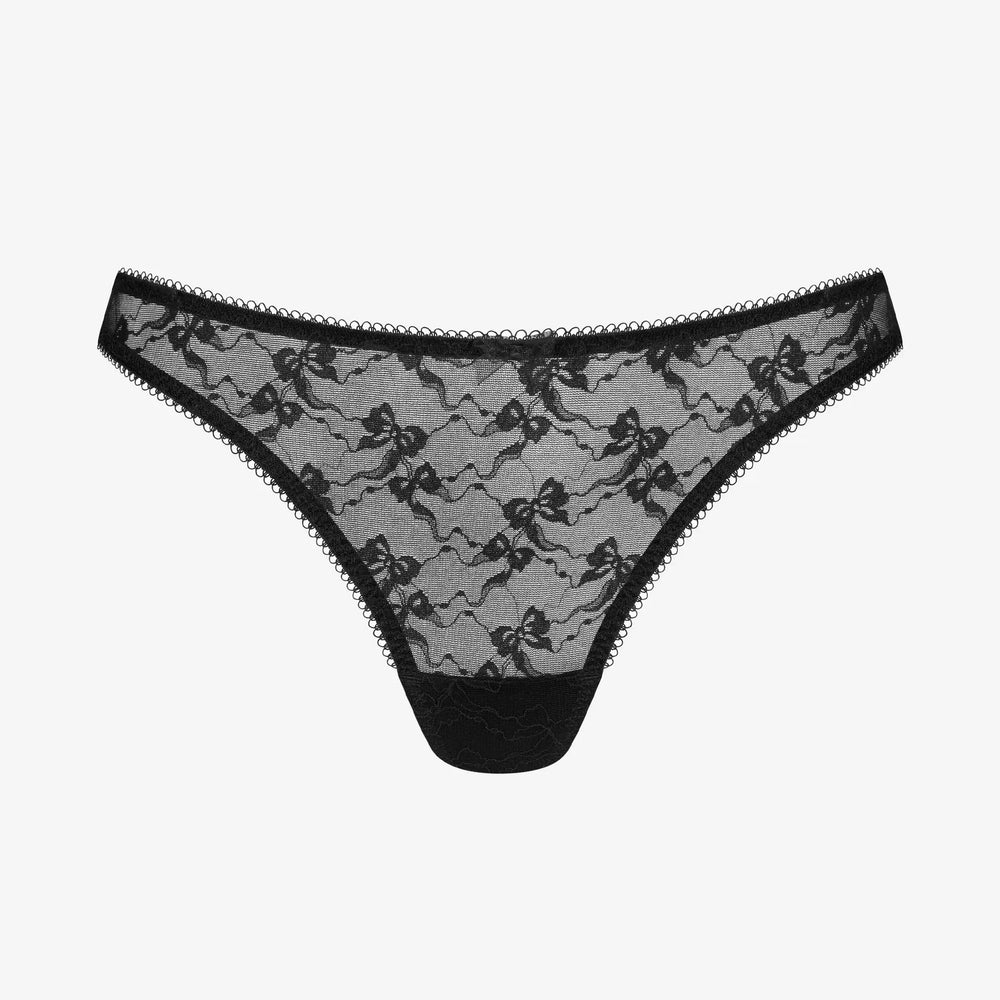 Musta värvi pitsilised string mini aluspüksid